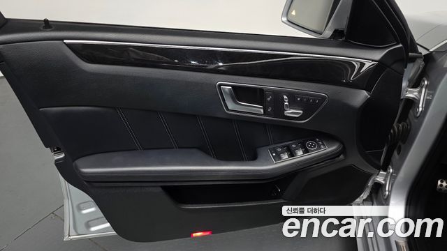 Mercedes-Benz E-Class 2015 — photo 14