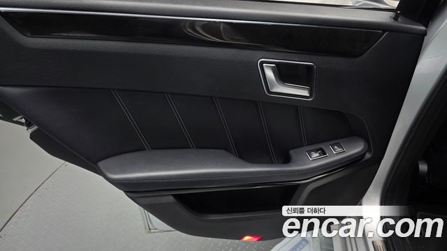 Mercedes-Benz E-Class 2015 — photo 15