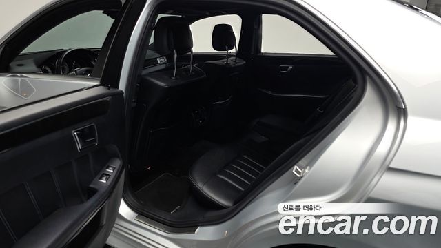 Mercedes-Benz E-Class 2015 — photo 16