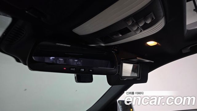 Mercedes-Benz E-Class 2015 — photo 32