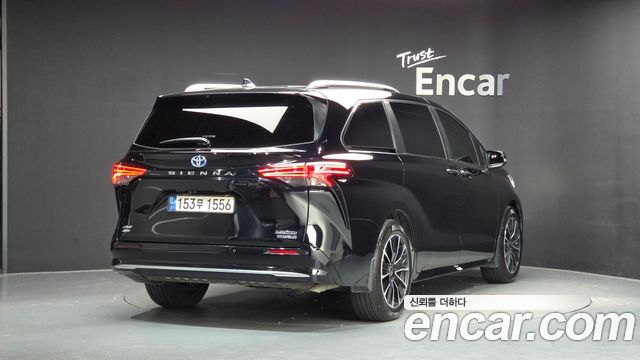 Toyota Sienna 2022 — photo 2