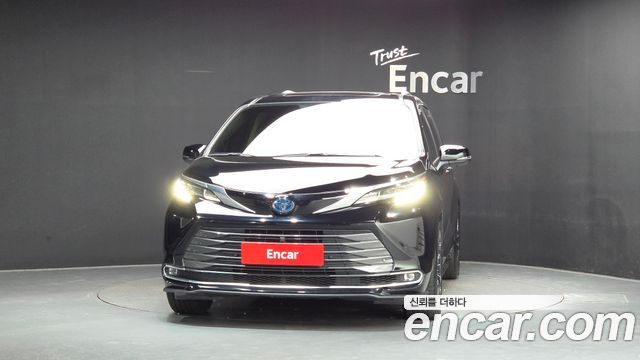 Toyota Sienna 2022 — photo 3