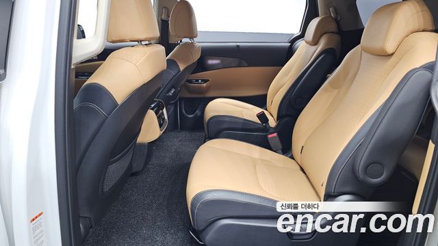 Kia Canival 2022 — photo 18
