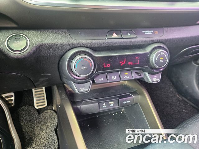 Kia Stonic 2018 — photo 8