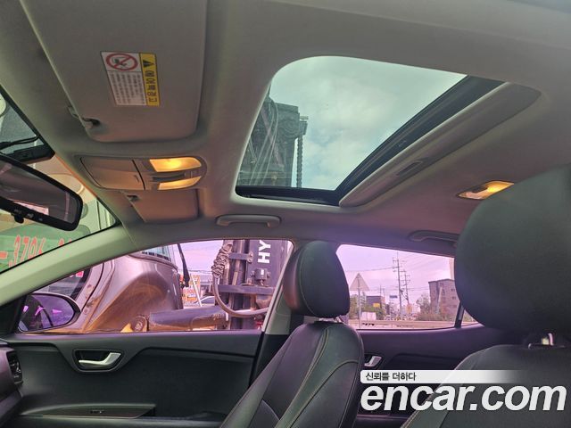 Kia Stonic 2018 — photo 10