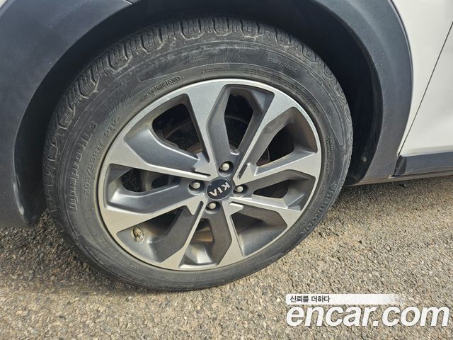Kia Stonic 2018 — photo 11
