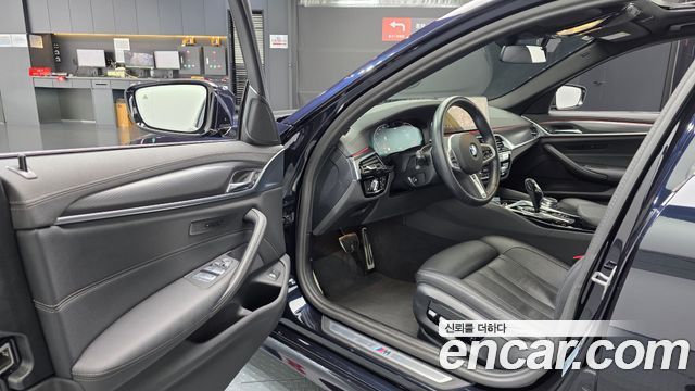 BMW 5-Series 2023 — photo 13