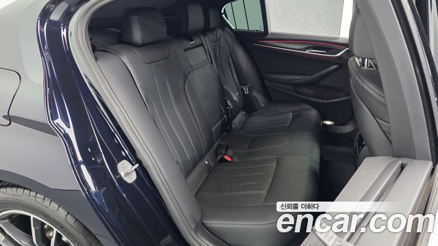 BMW 5-Series 2023 — photo 17