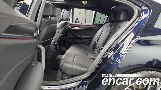 BMW 5-Series 2023 — photo 18