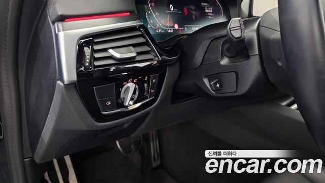 BMW 5-Series 2023 — photo 25