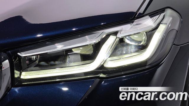 BMW 5-Series 2023 — photo 8
