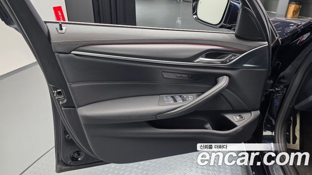 BMW 5-Series 2023 — photo 14