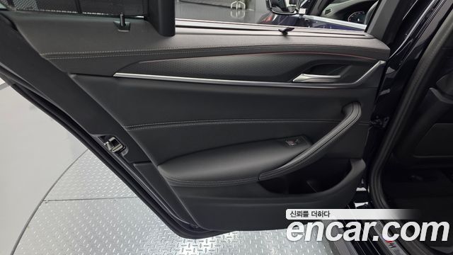 BMW 5-Series 2023 — photo 15