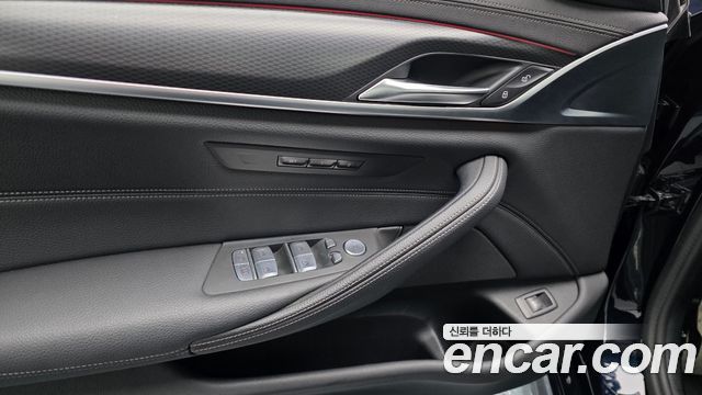 BMW 5-Series 2023 — photo 27