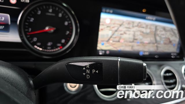 Mercedes-Benz E-Class 2017 — photo 9