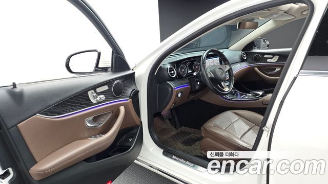 Mercedes-Benz E-Class 2017 — photo 10
