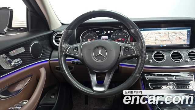 Mercedes-Benz E-Class 2017 — photo 12