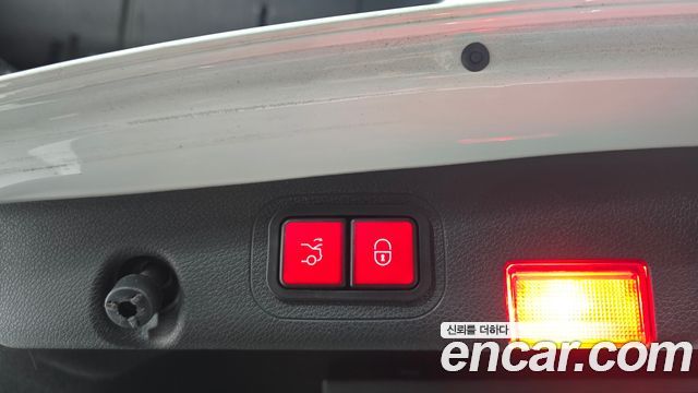 Mercedes-Benz E-Class 2017 — photo 15