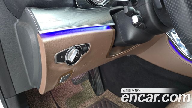 Mercedes-Benz E-Class 2017 — photo 16