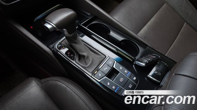 Kia K7 2018 — photo 9