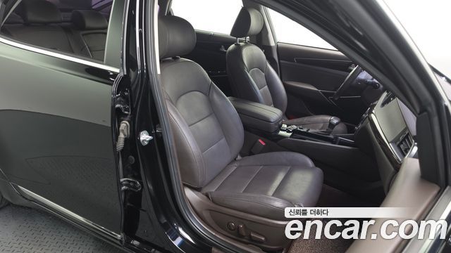 Kia K7 2018 — photo 11