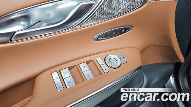 Genesis GV70 2023 — photo 25