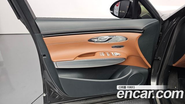 Genesis GV70 2023 — photo 14