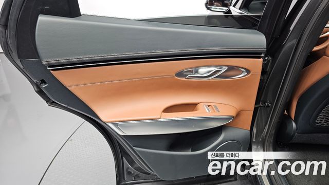 Genesis GV70 2023 — photo 15