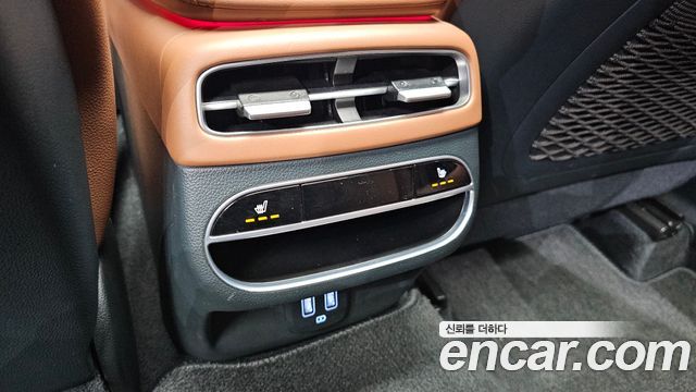 Genesis GV70 2023 — photo 29