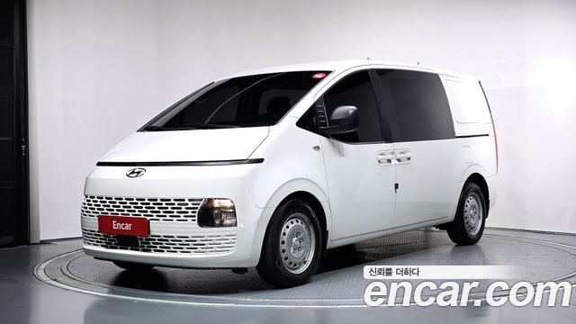 Hyundai Staria 2023 — photo 1