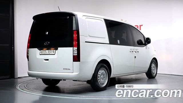 Hyundai Staria 2023 — photo 2