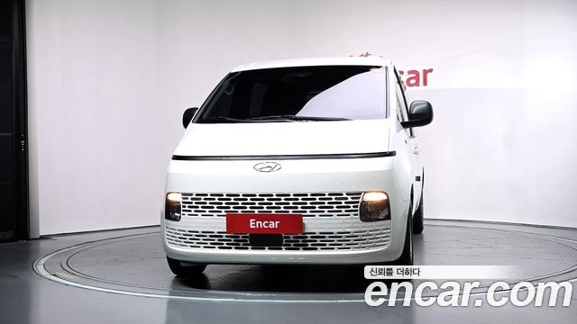 Hyundai Staria 2023 — photo 3