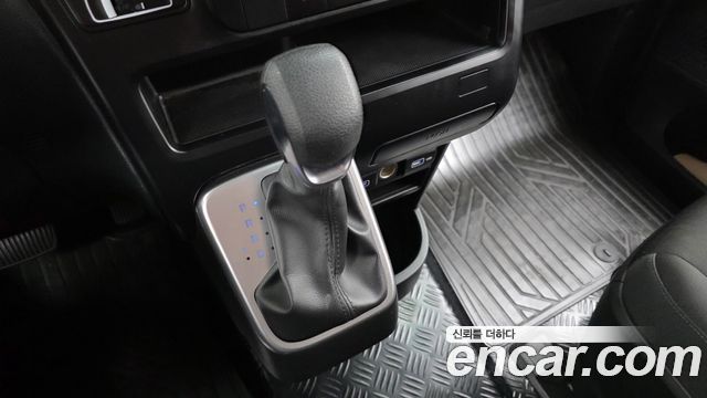 Hyundai Staria 2023 — photo 9