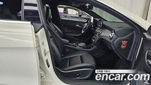 Mercedes-Benz CLA-Class 2017 — photo 11