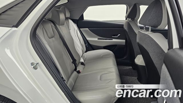 Hyundai AVANTE 2021 — photo 18