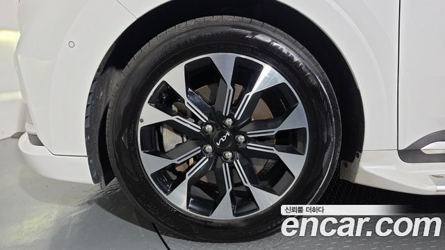 Kia Canival 2023 — photo 5