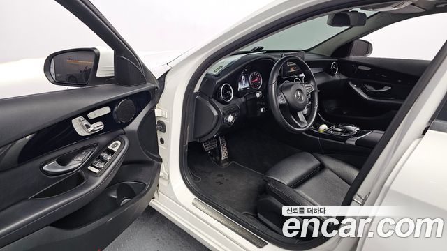 Mercedes-Benz C-Class 2018 — photo 17