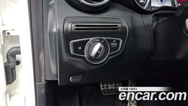Mercedes-Benz C-Class 2018 — photo 24