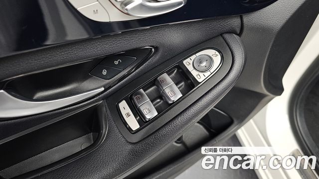 Mercedes-Benz C-Class 2018 — photo 25