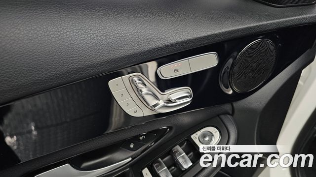 Mercedes-Benz C-Class 2018 — photo 26