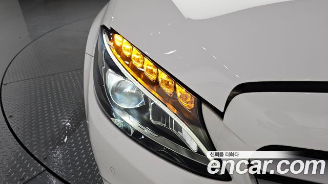 Mercedes-Benz C-Class 2018 — photo 8