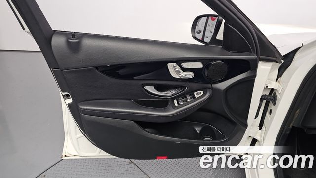 Mercedes-Benz C-Class 2018 — photo 14