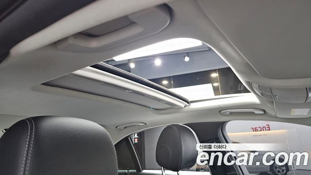 Mercedes-Benz C-Class 2018 — photo 29