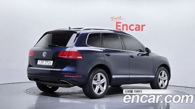 Volkswagen Touareg 2012 — photo 2