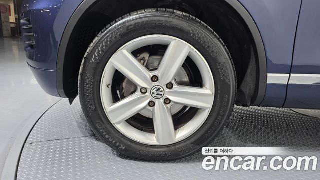 Volkswagen Touareg 2012 — photo 5
