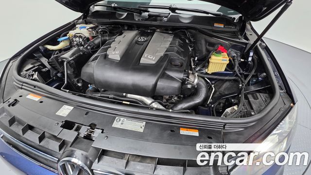 Volkswagen Touareg 2012 — photo 6