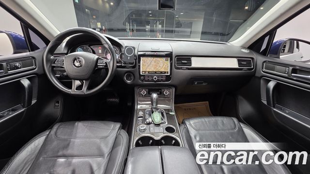 Volkswagen Touareg 2012 — photo 7