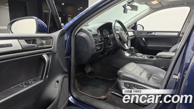 Volkswagen Touareg 2012 — photo 10