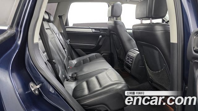 Volkswagen Touareg 2012 — photo 11