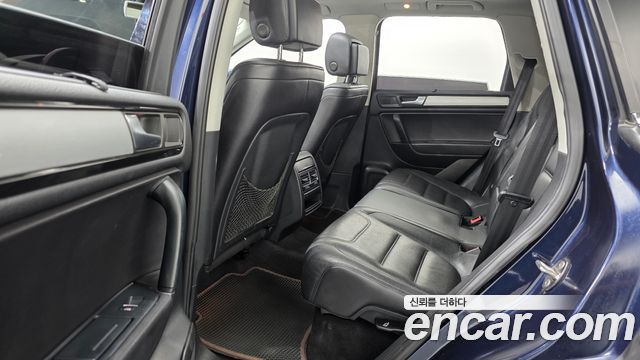 Volkswagen Touareg 2012 — photo 12